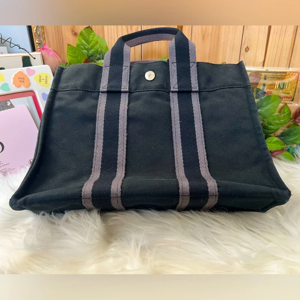 ⭐️HERMES FOURRE TOTE PM
BLACK/DARK GREY TOTE PATTERN HAND BAG - Picture 13 of 13